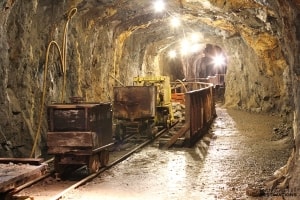 Investing in gold mining stocks